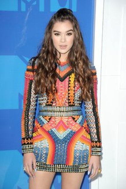Hailee Steinfeld aux VMAs 2016