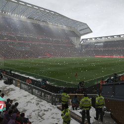Le stand d'Anfield pris sous la neige, dans PES 2019.