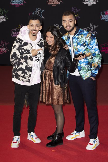 Bigflo & Oli et une fan - Montée des Marches NRJ Music Awards 2019