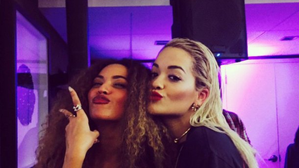 Rita Ora et Beyoncé : le selfie délire !