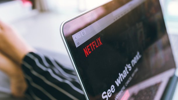 Les infos du Réveil Chérie : Netflix veut innover en diffusant du contenu en direct !