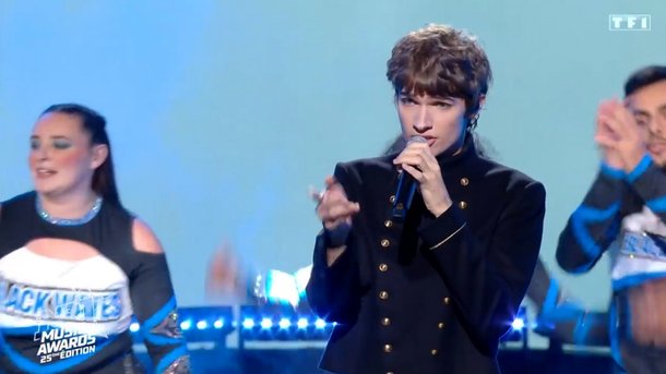 Pierre de Maere met l’ambiance avec le live de «Enfant de»