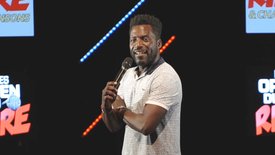 Humour - Donel Jack'sman sur scène - Open du rire de Rire & Chansons