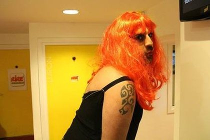 Lundi 9 Mars 2015 Cauet fête la journée de la femme