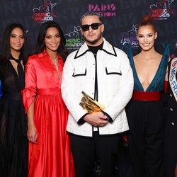 DJ Snake et les Miss France - Photocall NRJ Music Awards Paris Edition