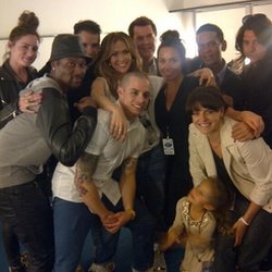 Jennifer Lopez : l'équipe de #liveitup backstage d'@americanidol 