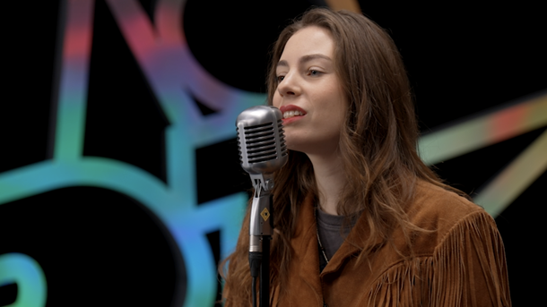 En studio avec Adé qui reprend «Adventure of a Lifetime» de Coldplay !