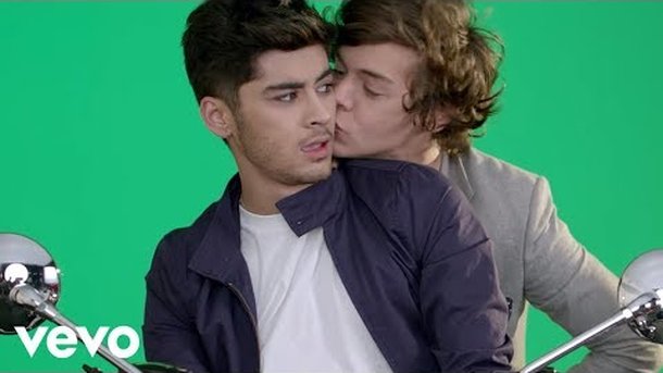 One Direction - Kiss You (Alternative Version)