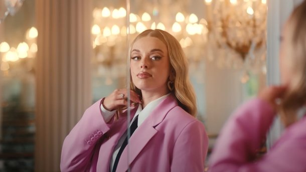 Emma (Star Academy) déchaînée dans le clip de "Pas besoin de toi"