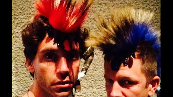 Mika : il tente la crête pour l'expo Jean-Paul Gaultier !