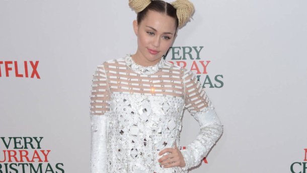 Miley Cyrus déguisée en panda à la télé!