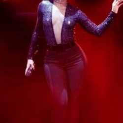 Alicia Keys : "Prête à monter sur la scène de L.A ... Est-ce que vous êtes prêt à mettre le feu avec moi ?" 