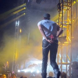 Enrique Iglesias blessé par un drone sur scène
