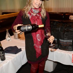 Fergie: Je veux remercier Jim Knigh& tout ceux qui sont venus à la signature de FergusonCrest à la WineHouseLA.