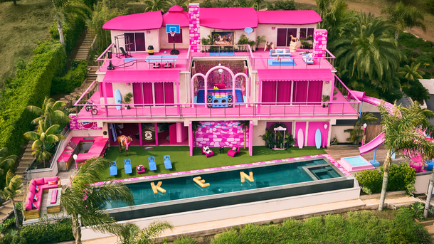 « Barbie » : l’incroyable maison de Ken ouvre ses portes à Malibu