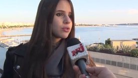 NRJ Music Awards 2015 : Marina Kaye essaye d’apprivoiser son stress