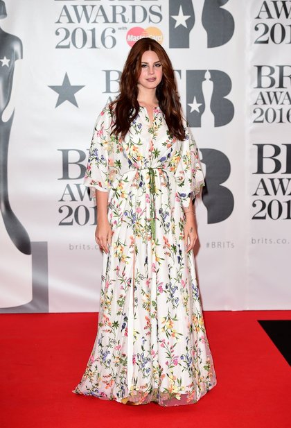 Lana Del Rey arrive aux Brit Awards 2016