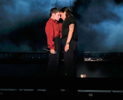 Christine and The Queens a offert un show sensuel et époustouflant lors de Coachella 2019.