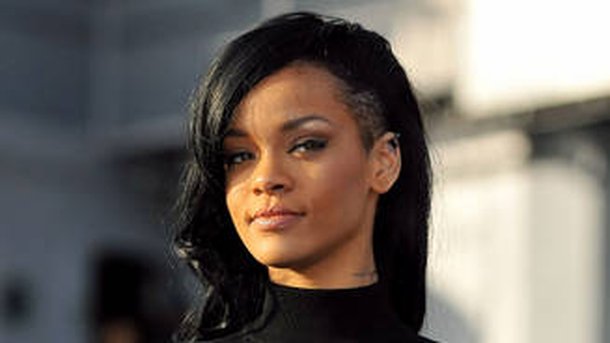 Rihanna est prête à tout pour incarner Whitney Houston au cinéma