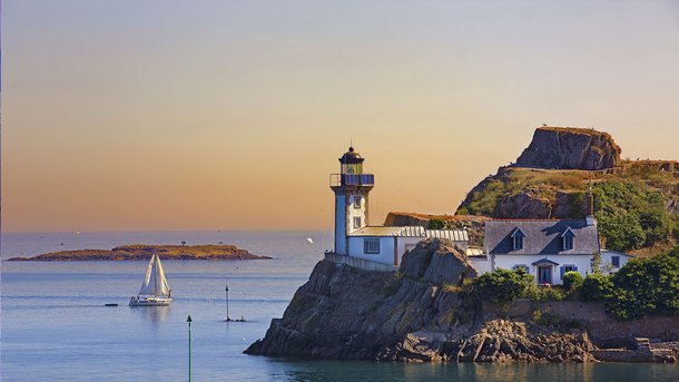Les infos du Réveil Chérie : Qui veut s'offrir une nuit dans le phare de l'île Louët en Bretagne ?