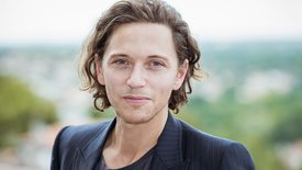 Raphaël interrompu par sa famille en plein lives à la maison : “Mais tu parles à qui là ?”