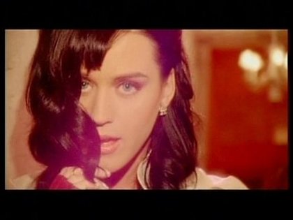 Katy Perry dans le clip "I Kissed A Girl"