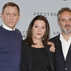 daniel-craig-barbara-broccoli-et-sam-mendes
