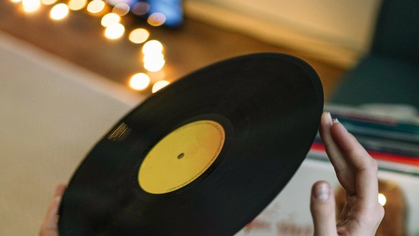 Noël 2022 : des cadeaux musique et pop à glisser sous le sapin