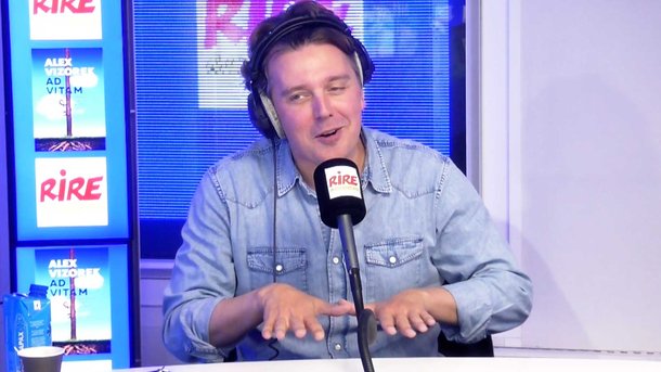 Alex Vizorek explique pourquoi il collectionne les pantoufles !