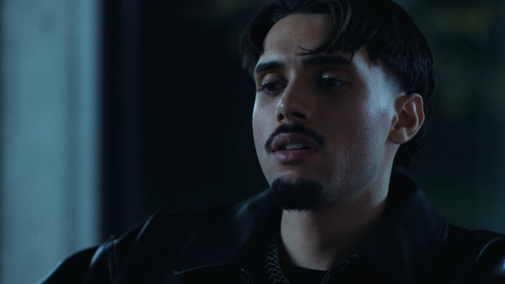 RnBoi dévoile "J'assume", une ballade acoustique et intime
