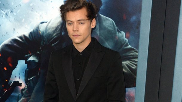 Harry Styles embrasse James Corden, regardez !