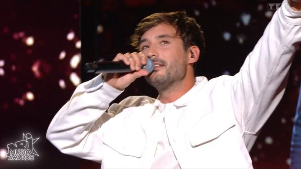 Jérémy Frérot joue son titre «Un homme» en live