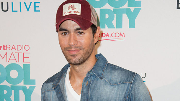 Enrique Iglesias échange une première danse avec sa fille de 2 mois
