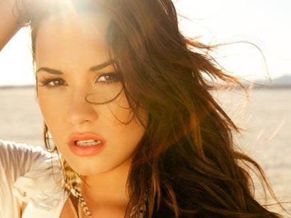 Demi Lovato danse All Night Long avec Timbaland et Missy Elliott 