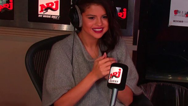 Selena Gomez: ses fans se battent pour elle chez Cauet!