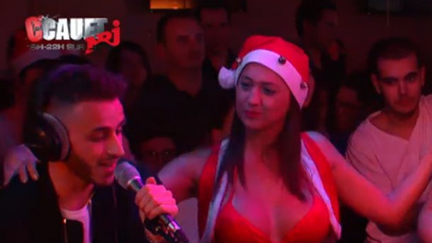 Ridsa : un live avec une mère Noël très hot chez Cauet!
