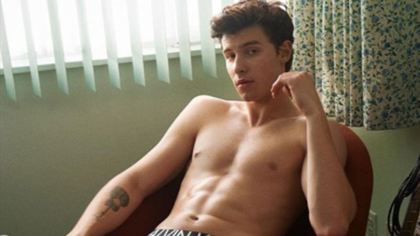 Shawn Mendes, hyper sexy, pose en boxer pour Calvin Klein!
