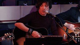 Indochine chante "Un été français" en acoustique