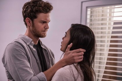 Jack Quaid (Richie) et Melissa Barrera (Sam) sur le tournage de "Scream"