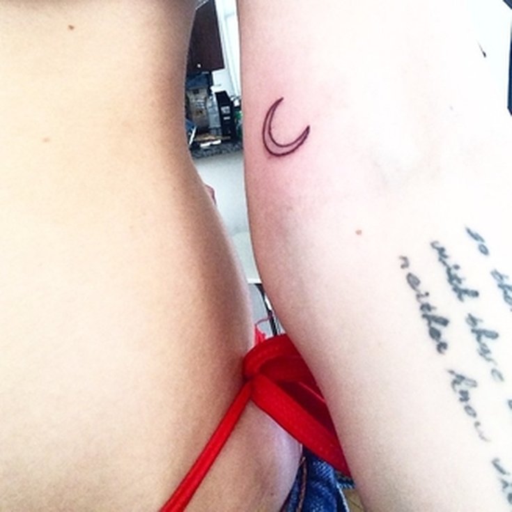 Miley Cyrus tattoo - Lune 
