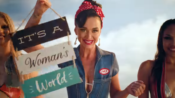 Katy Perry sexy et puissante dans son nouveau clip « Woman’s World »