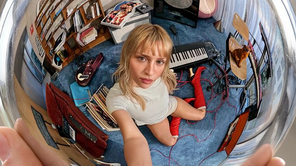 Angèle : quelle référence se cache derrière la pochette de son album "Instinct" ?