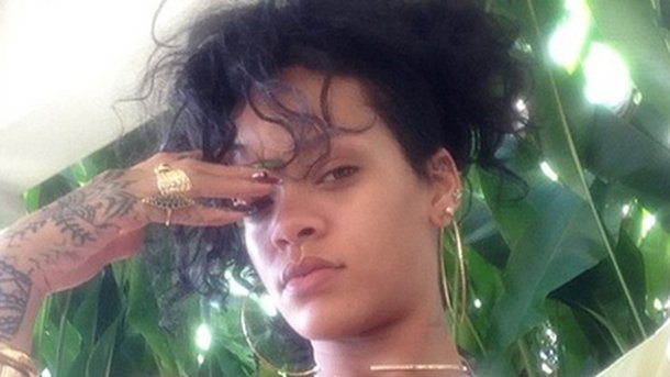 Rihanna : sexy et naturelle à la Barbade