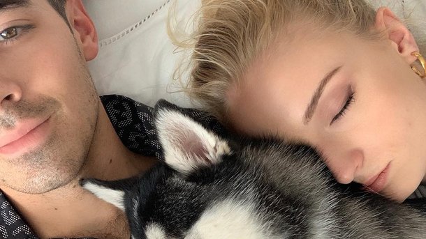 Joe Jonas: Sophie Turner partage une photo du chanteur dans son bain