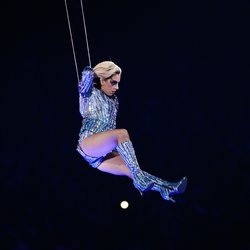 Lady Gaga sur scène à la mi-temps du Superbowl 2017