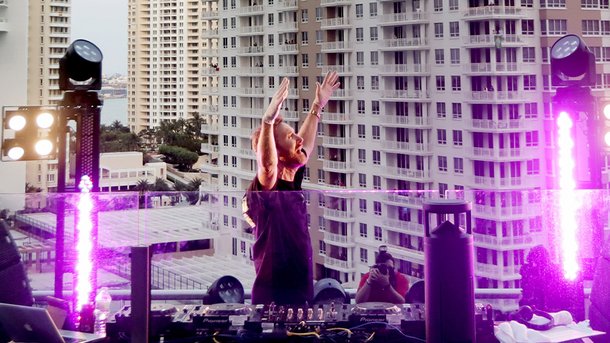 David Guetta: son concert géant sur les toits de Miami permet de récolter 600 000€!