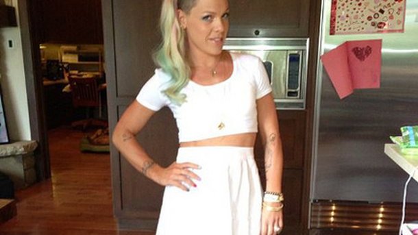 Pink : radieuse pour l'anniversaire de sa fille