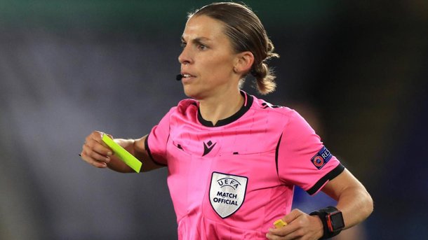 Les infos du Réveil Chérie : Qui est Stéphanie Frappart, première femme à arbitrer un match de Coupe du monde masculine ?
