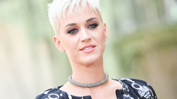 Katy Perry dévoile la bande-annonce sportive du clip «Swish Swish»!