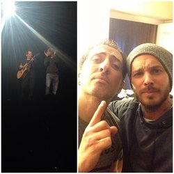 Matt Pokora : ‏Ce soir j'suis passé voir mon pote Gad au théâtre Marigny! On s'est fait un "petit oiseau" improvisé ;) 